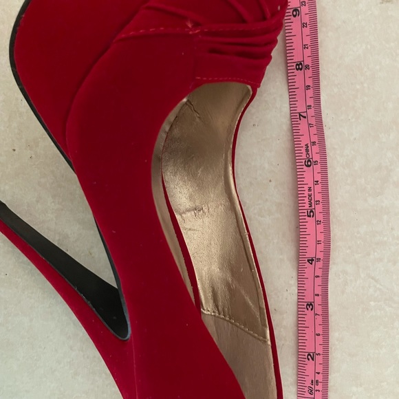 Qupid velvet platform stilettos Valentines ❤️🔥 - Picture 7 of 8